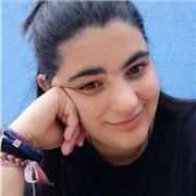 Diseñadora gráfica titulada en creación de marca y publicidad